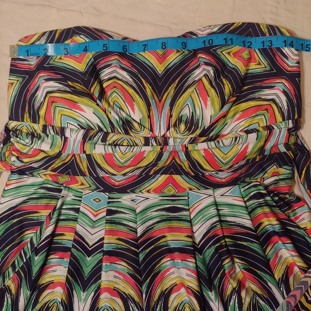 Patterned Strapless Dress - Picture 4 of 9